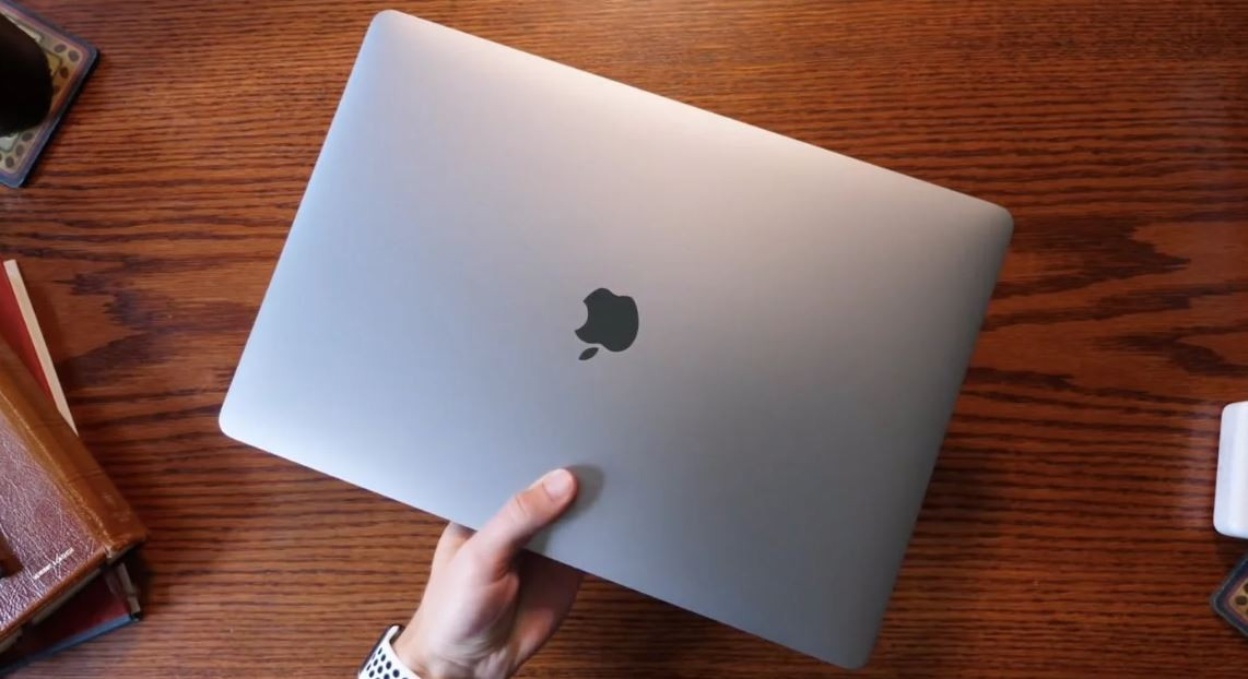 Büyük ekranlı MacBook Air için gaza basıldı!