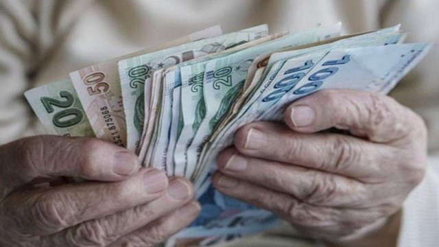 Emekli maaşı ve bayram ikramiyesi ödemeleri başladı