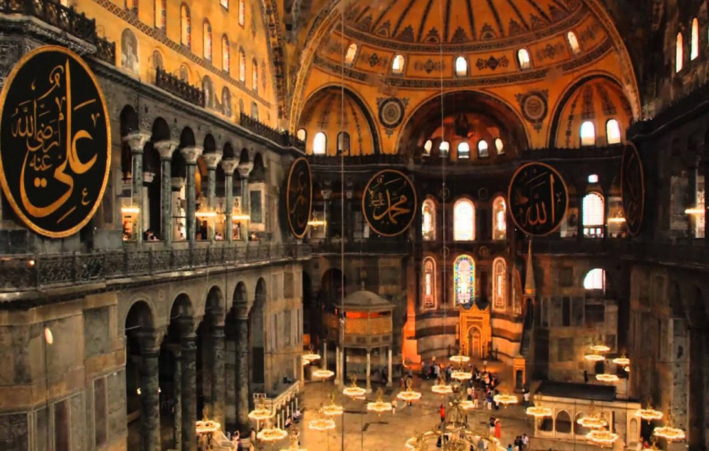 2) Ayasofya Müzesi'ni ziyaret edin