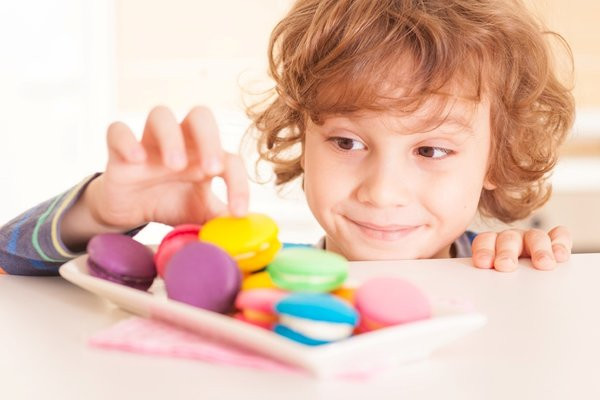 Çocuklarda aşırı şeker tüketimine dikkat!