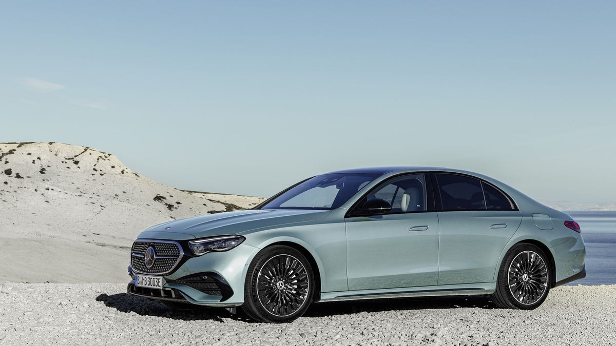 2024 Mercedes-Benz E-Serisi: Göz Alıcı Tasarım ve Yenilikçi Özellikleriyle Hayran Bıraktı