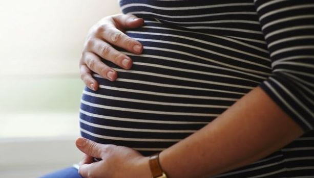 Tıp tarihinde bir ilk! Anne karnındaki bebeğe beyin ameliyatı yapıldı