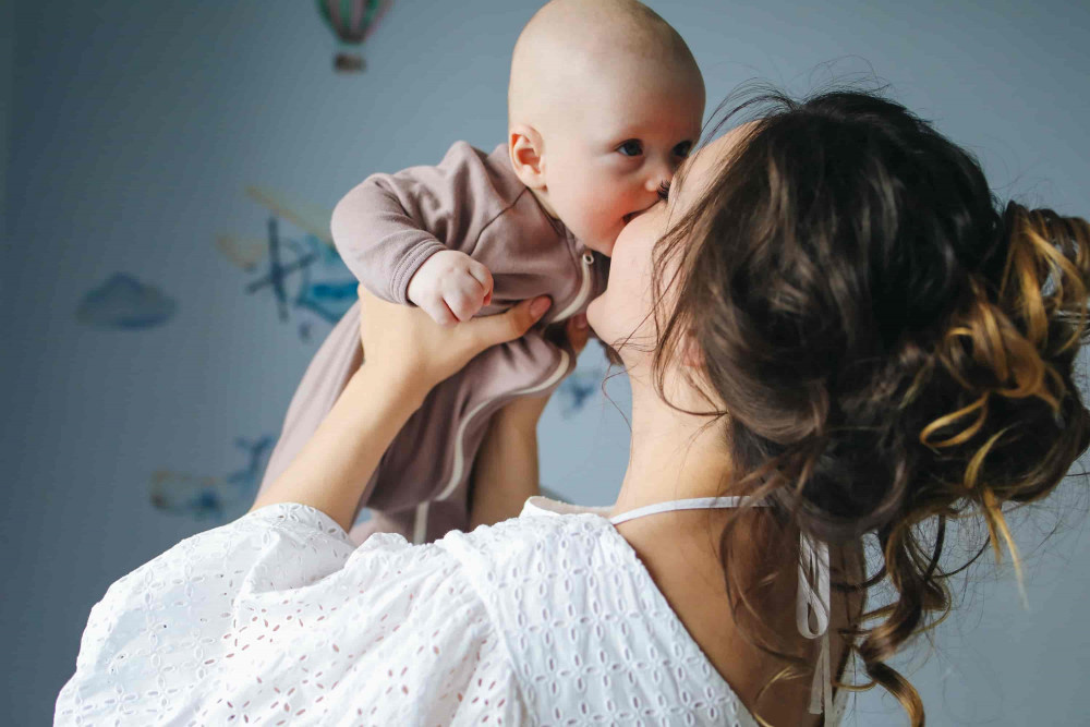 Yeni Annelerin Korkusu: Bebeklerin Başkalarıyla Daha Güçlü Bağ Kurması 