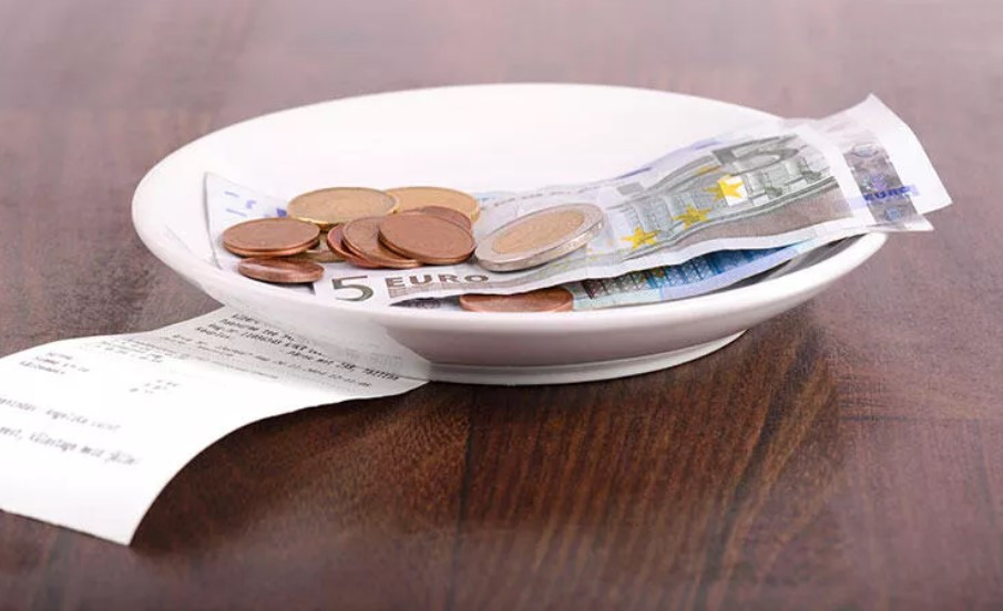 Kadın mı erkek mi daha çok bahşiş veriyor?