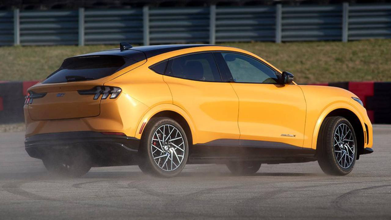Ford Mustang Mach-E Türkiye'de! İşte özellikleri ve fiyatı...