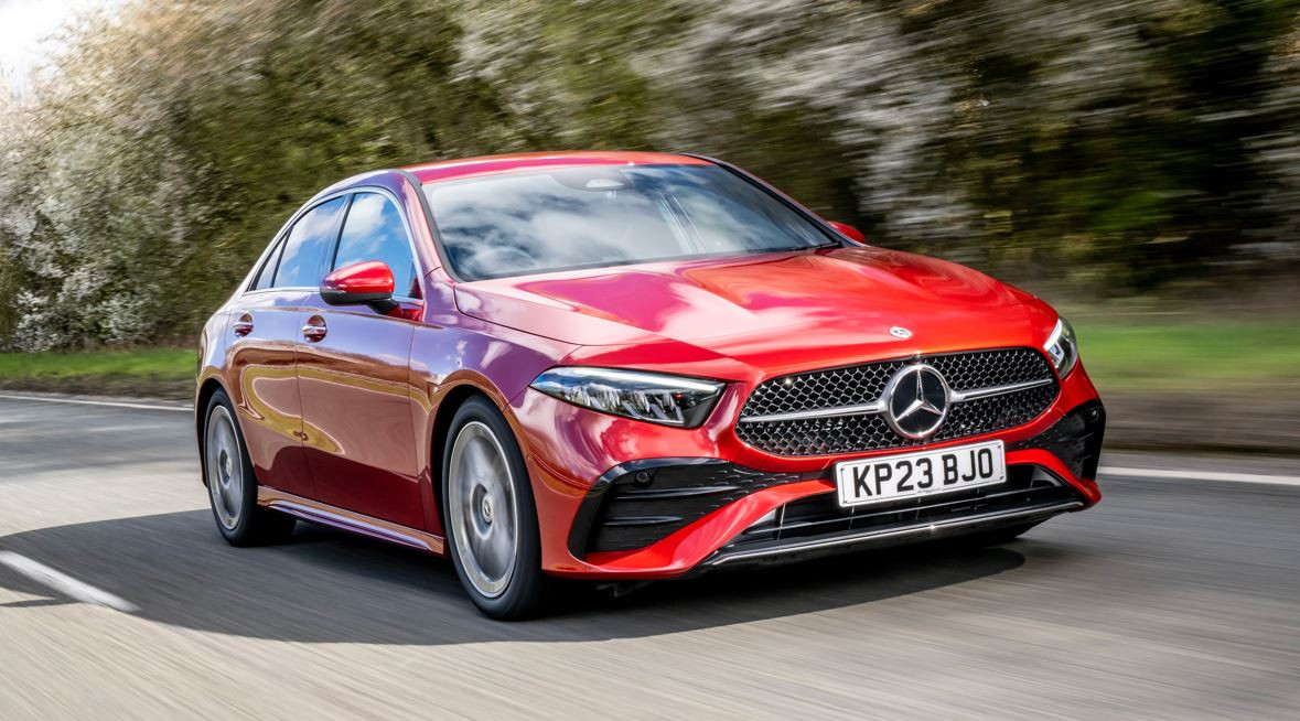 Mercedes'ten yüksek hacimli benzinli motor hamlesi!