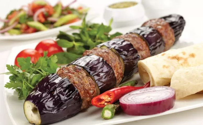 Nefis ve kolay patlıcan kebabı tarifi! İşte dikkat etmeniz gereken püf noktalar...
