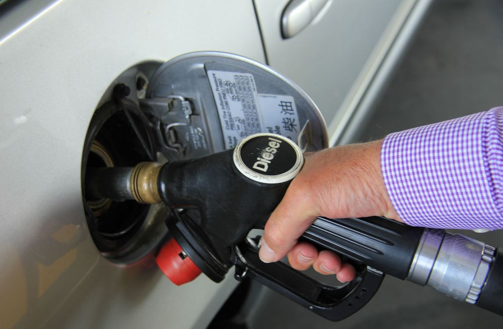 Dizel araç sahiplerini zor günler bekliyor: Motorin fiyatları uçuyor!