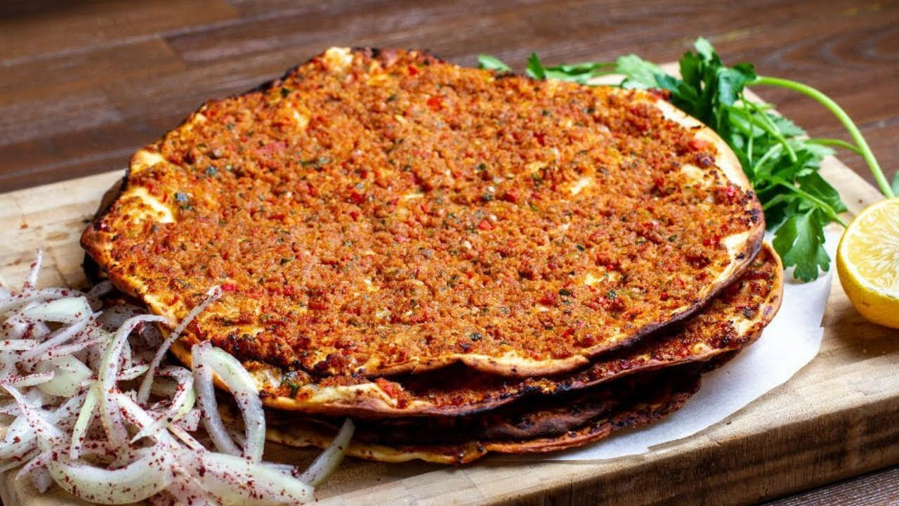 Evde lezzetli lahmacun yapmanın püf noktaları: İşte tarifi!