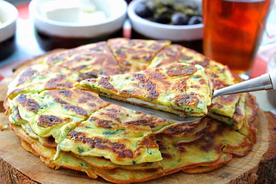 Hem lezzetli hem basit yufkasız börek tarifi! İşte börek yapmanın püf noktaları...