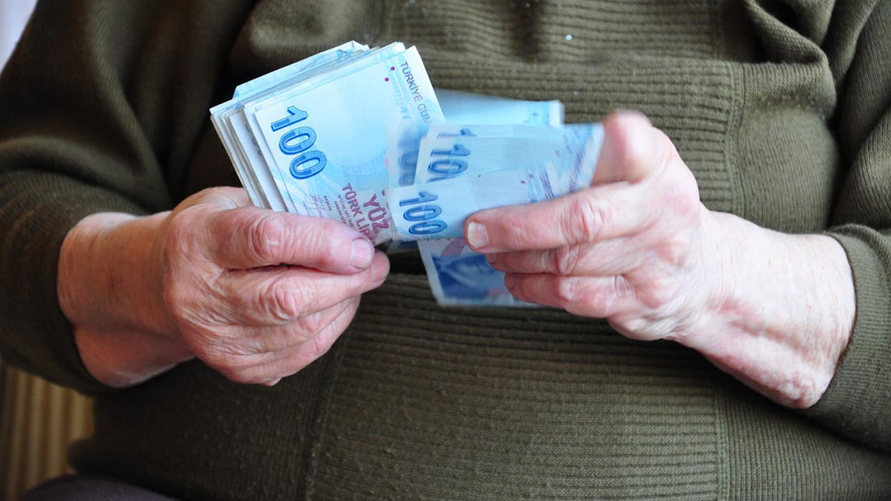 Emekliler, zam oranının yeniden gözden geçirilmesini talep etti