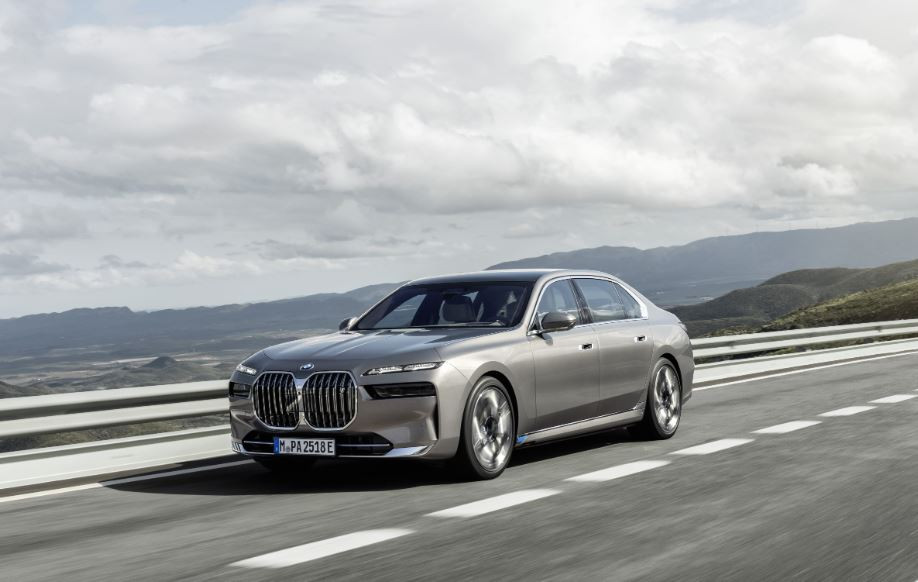 BMW'den yolculara konforlu seyahat: Otomobillerin tavanına...