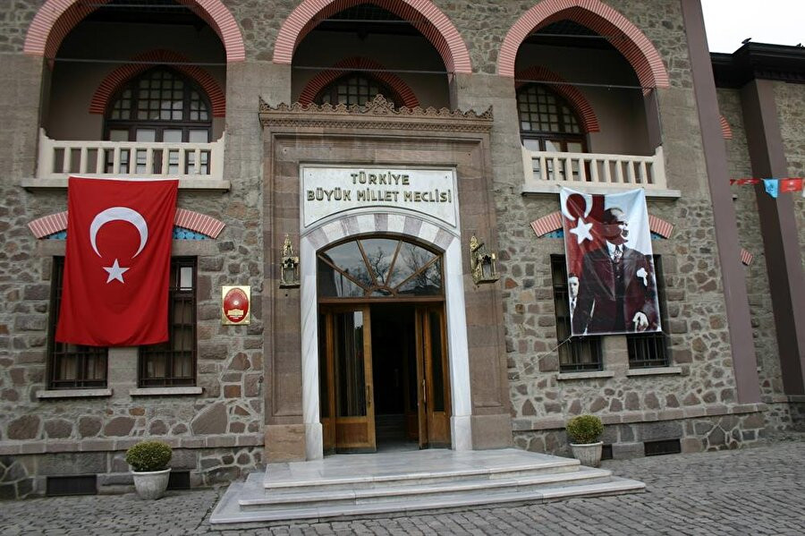 TBMM Daimi İşçi Alım İlanı Yayınladı! KPSS’siz Farklı Kadrolarda 275 Personel Alımı Yapılacak!