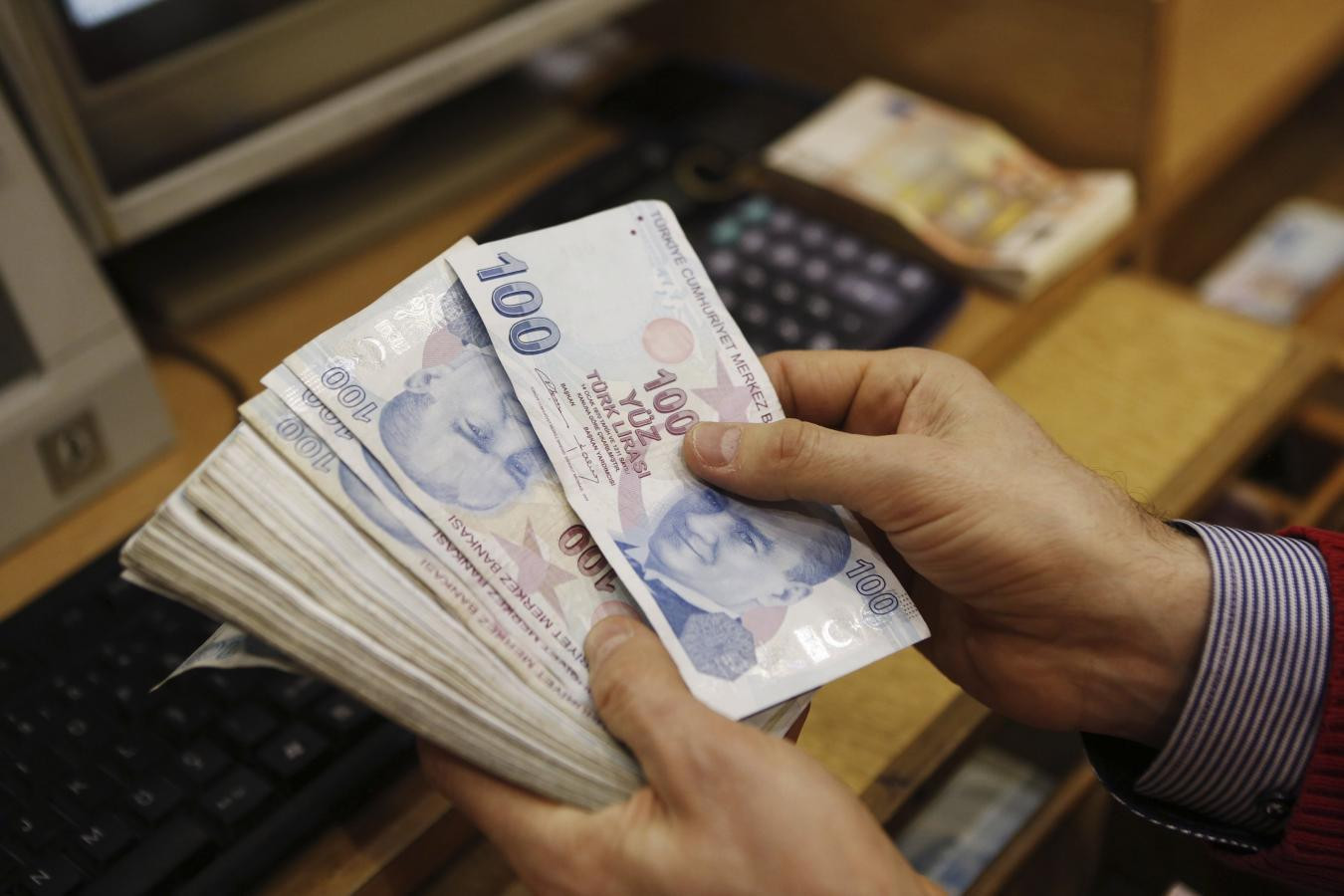 Enflasyon Tahminini Yükseldi! Memur ve Emeklinin Zam Hesabı Değişti!