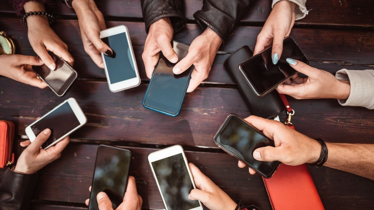 Türkiye'de Sosyal Medyada Kaybolan Saatler: