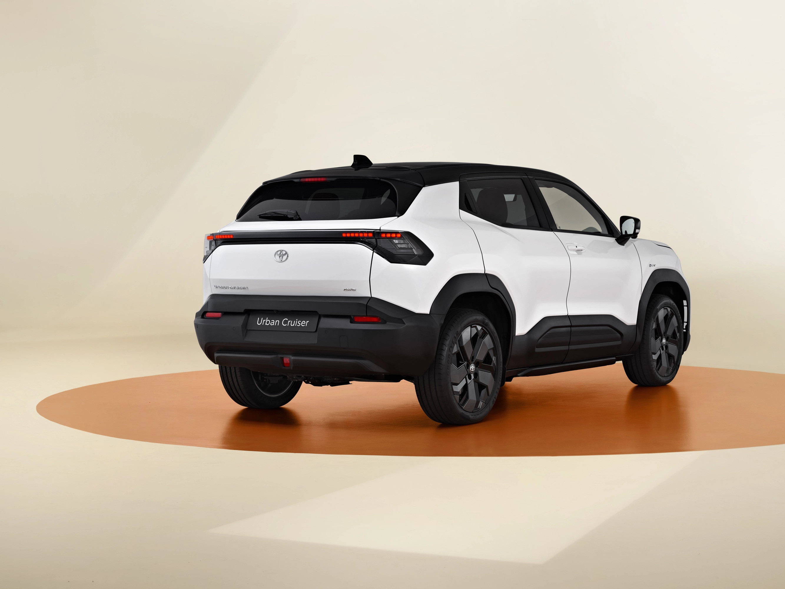 Elektrikli Araç Pazarına Yeni Bir Soluk: Tamamen Elektrikli Toyota Urban Cruiser Tanıtıldı!