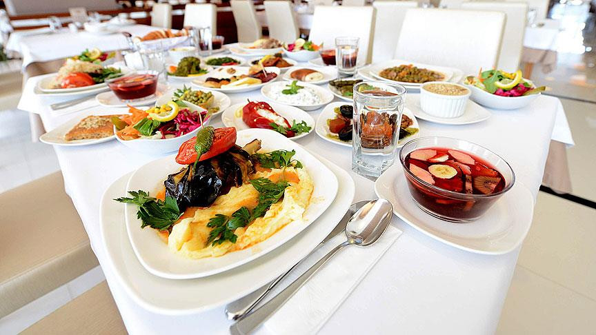 Restoranlarda Ramazan hazırlıkları: İftar menüsü kişi başı kaç liradan başlıyor?