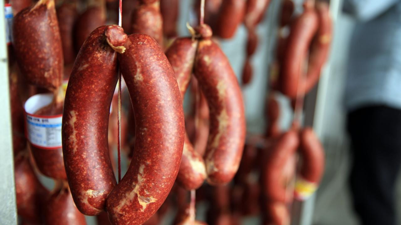 Sucuk fiyatlarında büyük artış! Marketlerde bin liraya kadar çıkıyor