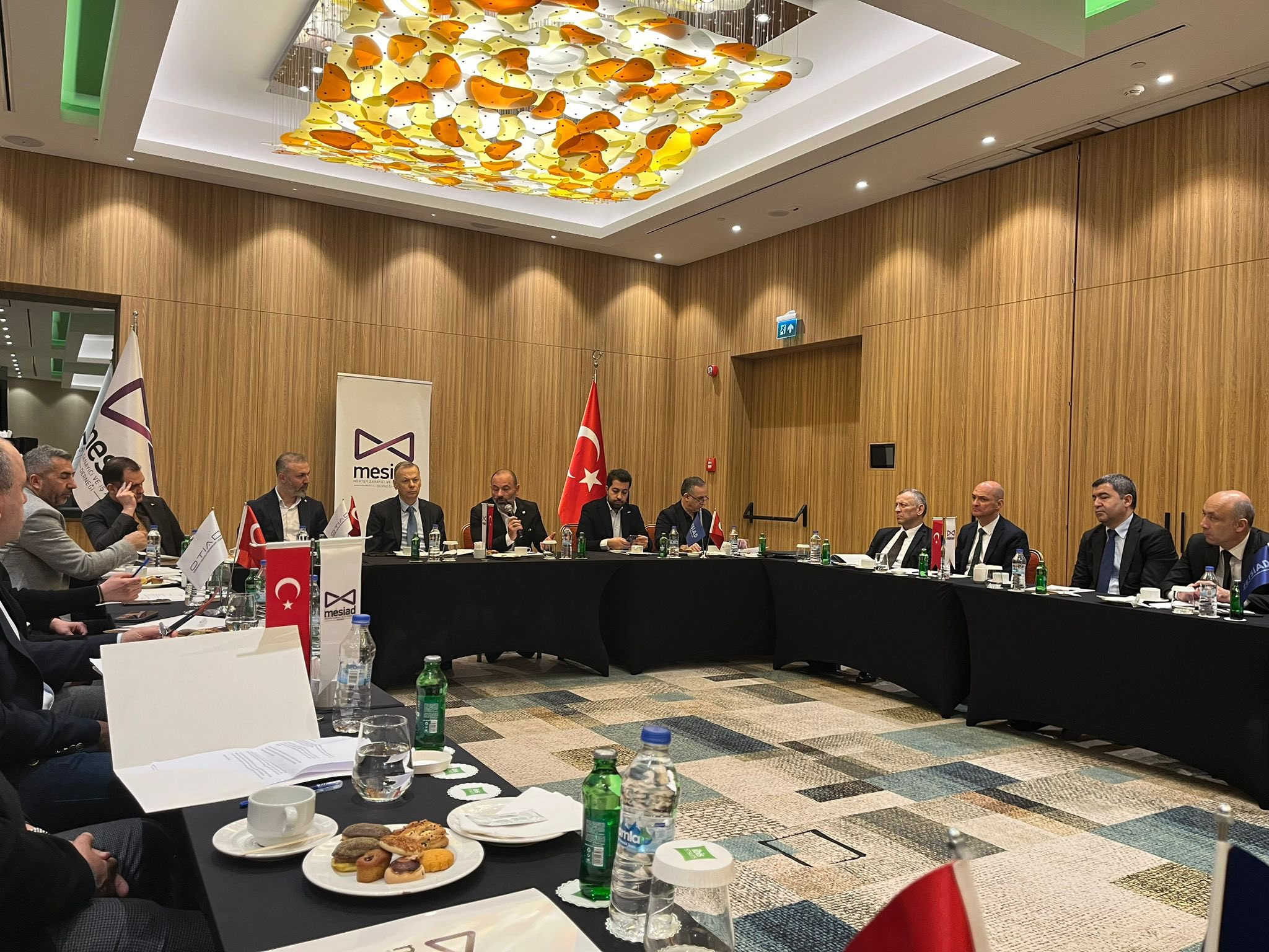 Ticaret Bakan Yardımcısı Ö. Volkan Ağar, MESİAD, OTİAD ve ZETSİAD üyeleri ile bir araya geldi