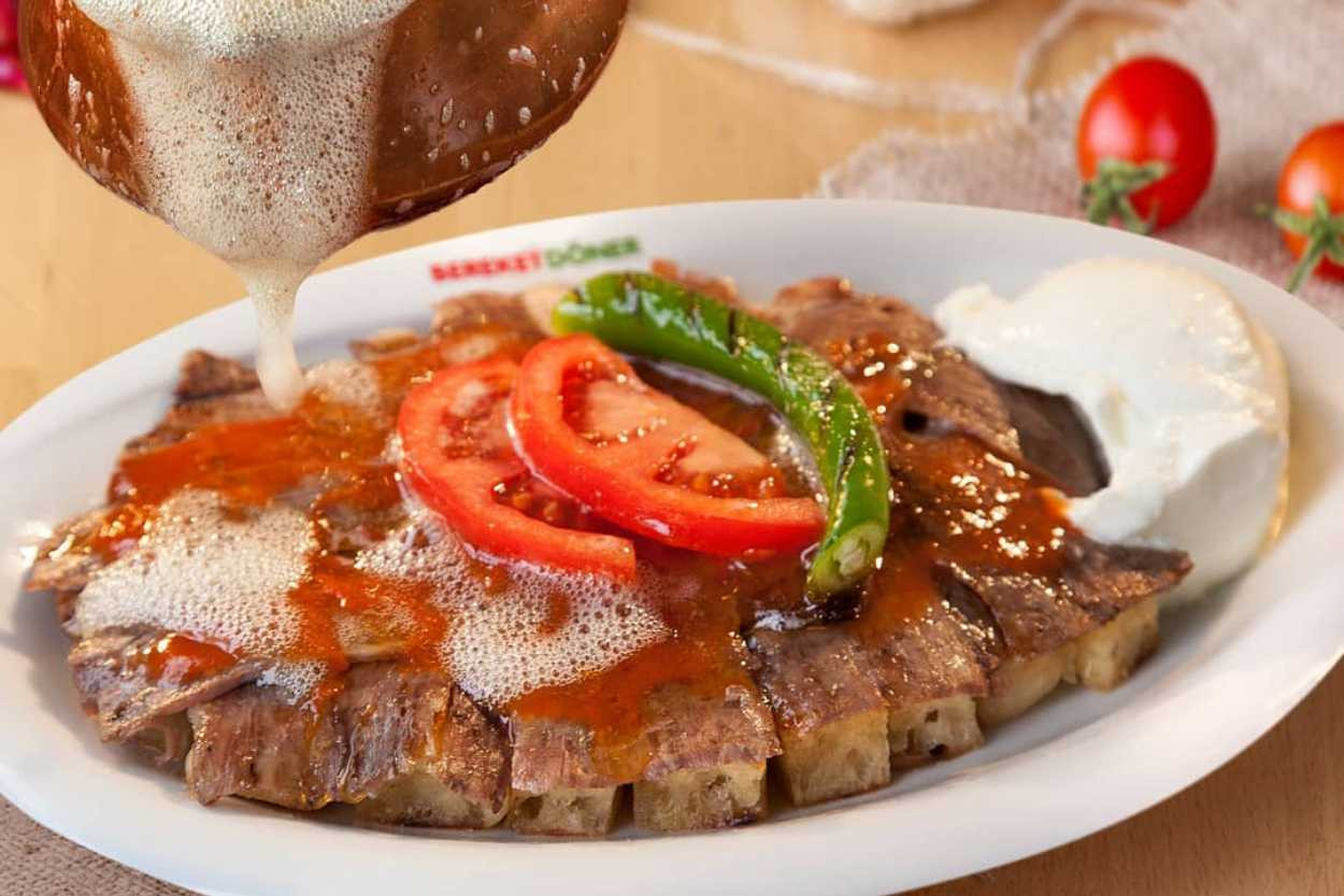 Çiğ köfteci Komagene, ünlü dönerciyi satın aldı