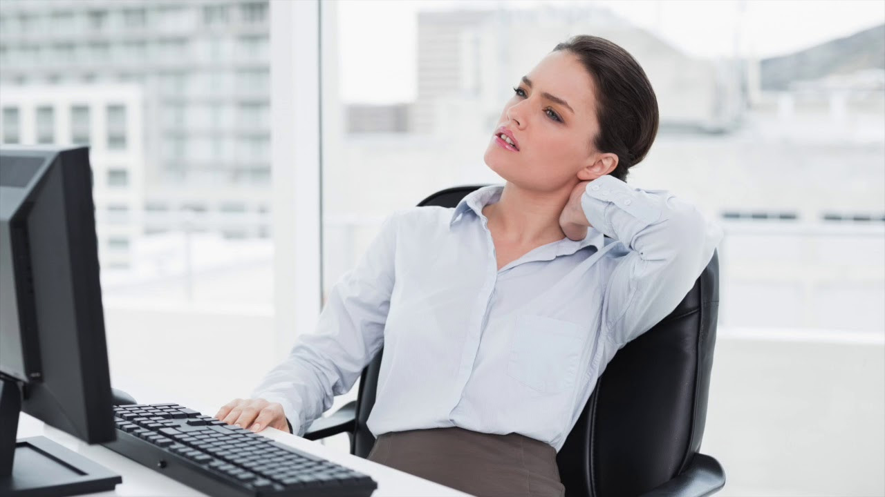 Masa başı çalışanların çoğu boyun ve sırt ağrılarından şikayetçi! İşte çözümü! 