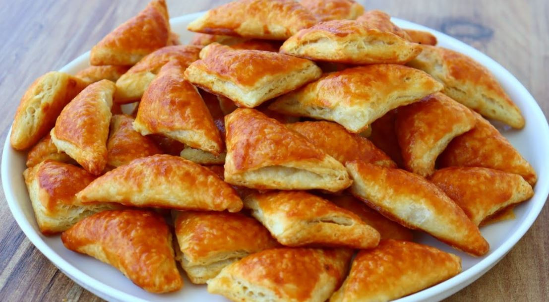 Çıtır çıtır el açması üçgen börek! Tadına doyamayacaksınız...