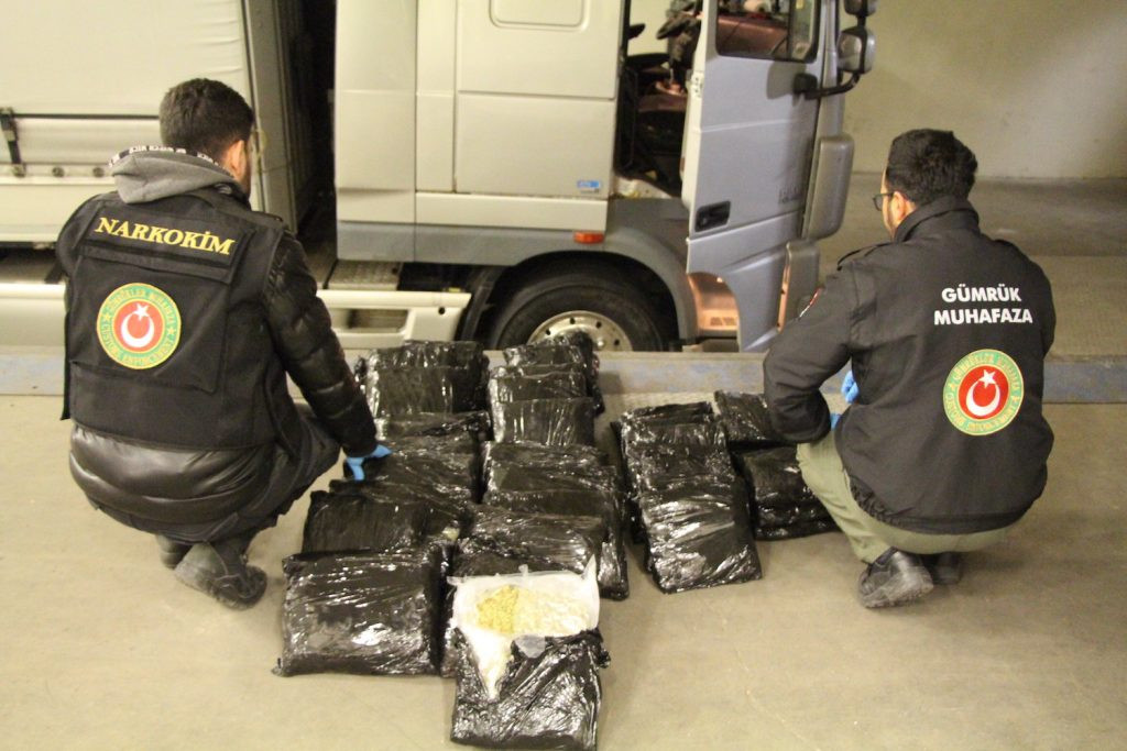 Ticaret Bakanlığı paylaştı! Gümrük muhafaza ekipleri 5 büyük operasyonda...