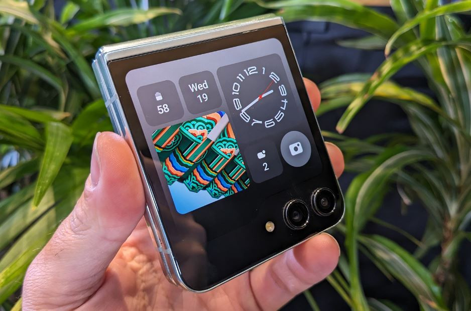 Xiaomi'den ilk yatay katlanabilir telefon! İşte özellikleri...