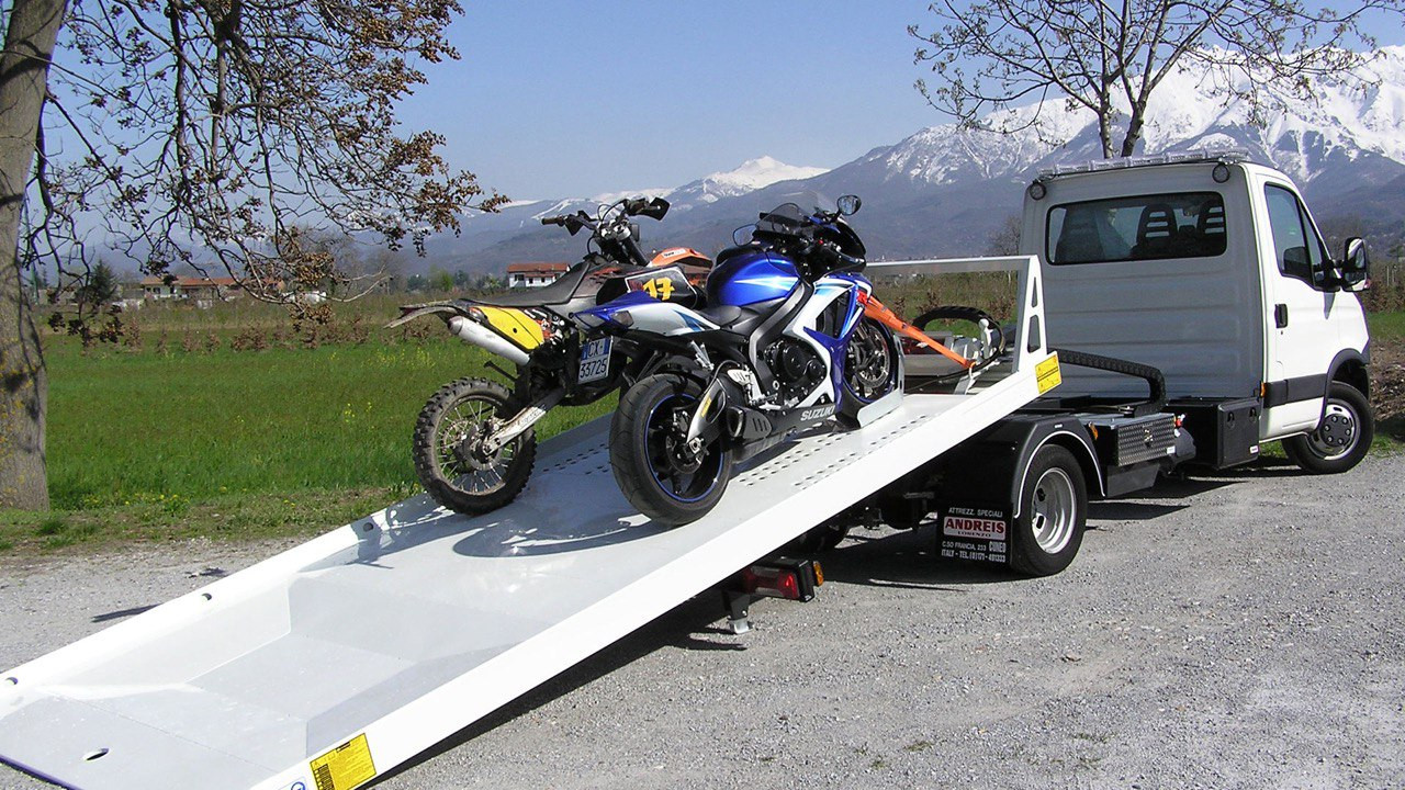 Motosikletliler çekici ücretine isyan etti: 