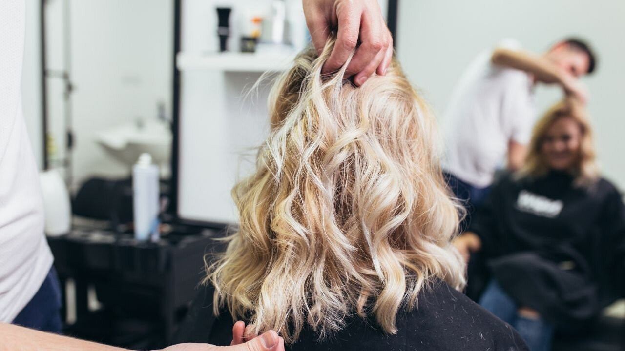 Bakanlık’tan Kadın Kuaförlerine Pazar Günü Düzenlemesi Geldi!