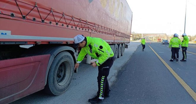 Ticari Araç Sürücüleri Dikkat! Kış Lastiği Olmayana Geçit Yok, Ceza Tam 5.859 TL!