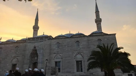 Diyanet 2025 Dini Günler Takvimi İle Belli Oldu! Regaip Kandili Hangi Tarihte İdrak Edilecek?