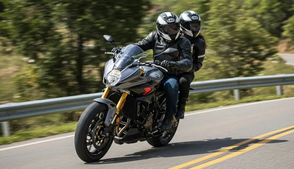 Motosiklet Sürücülerine 'Koruyucu Eldiven' Zorunluluğu Geldi! İşte Cezası ve ATV'deki Yeni Kurallar