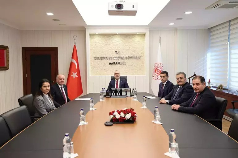 Milyonların Gözü Bu Tarihte: Asgari Ücrette Kritik Viraj! TÜRK-İŞ 2. Toplantıda Masada Olacak mı?