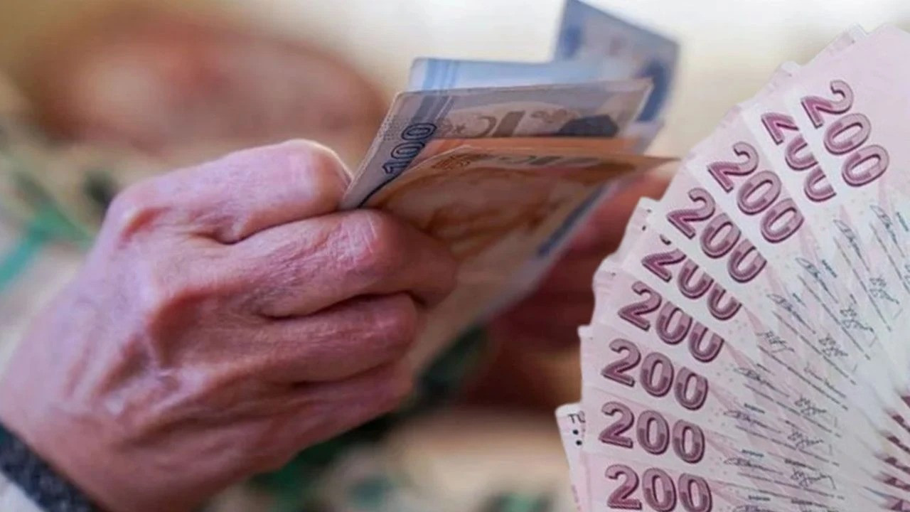 Emeklilerin Gözü Bayram İkramiyesinde: Masadaki Rakamlar İse Şekilleniyor!
