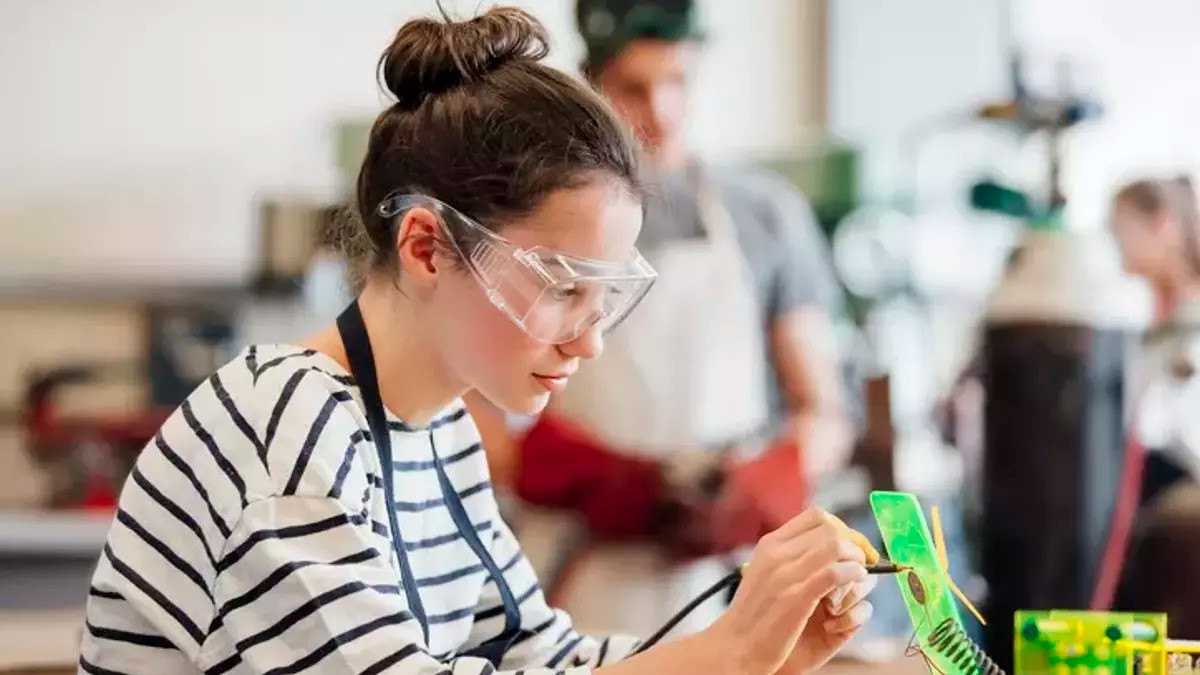 Meslek Lisesi Mezunlarına 28 Bin 736 TL Cep Harçlığı: İşte İşbaşı Eğitim Programı Başvuru Detayları…