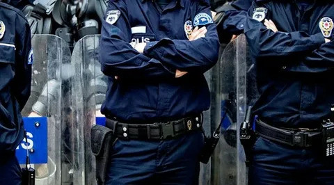 2025 Yılı Lise Mezunu 2700 Polis Alımı Başvuru Şartları Açıklandı! PMYO ve İç Güvenlik Kontenjanları