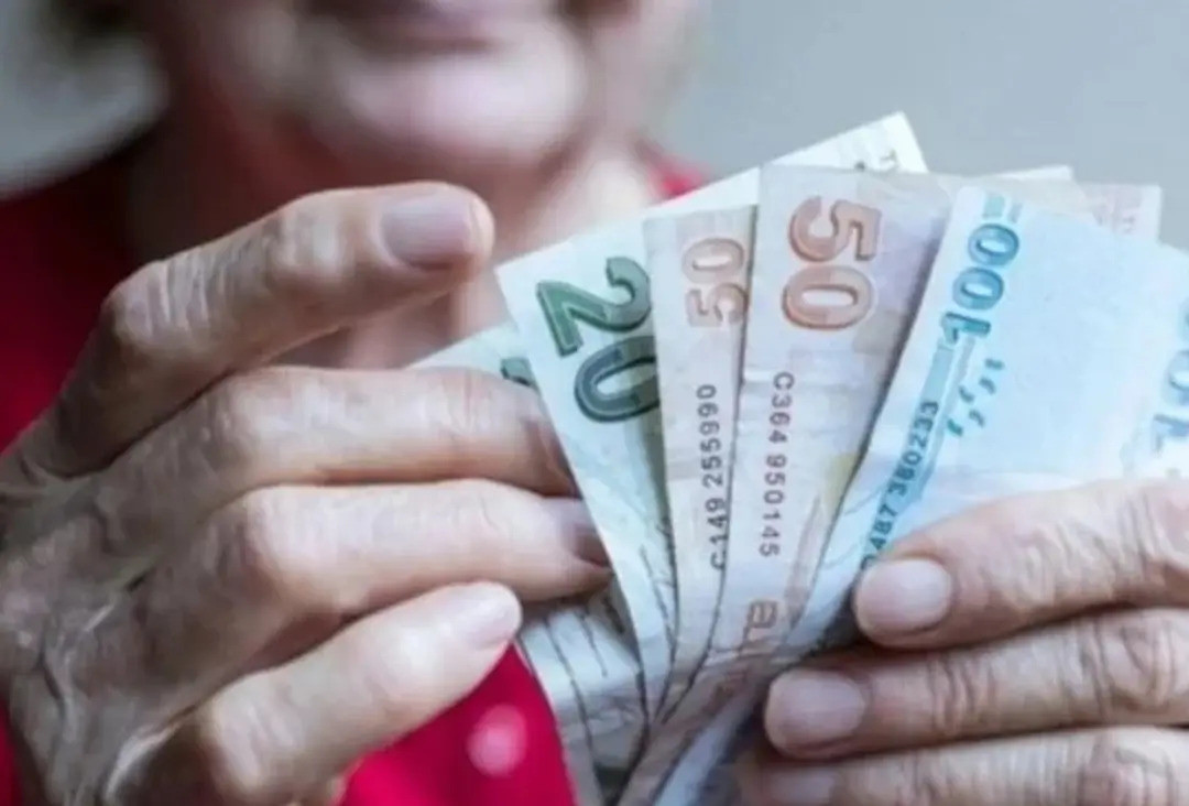 Milyonlarca Emeklinin Gündeminde Bu Soru 'Emekli Bayram İkramiyesi Ne Kadar Olacak?' İşte Beklenti