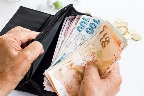 Milyonlarca Emekliye İkinci Maaş Müjdesi! Uzman İsim Açıkladı: O Tarihte Hayata Geçirilebilir