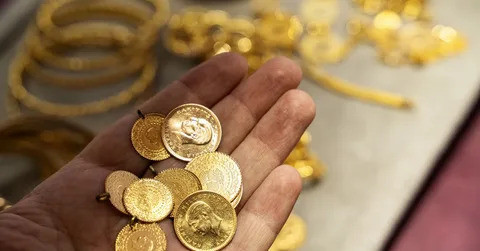 Altından Bir Rekor Daha: Ticaret Savaşı Endişeleriyle Ons Başına 3.077 Doları Aştı!