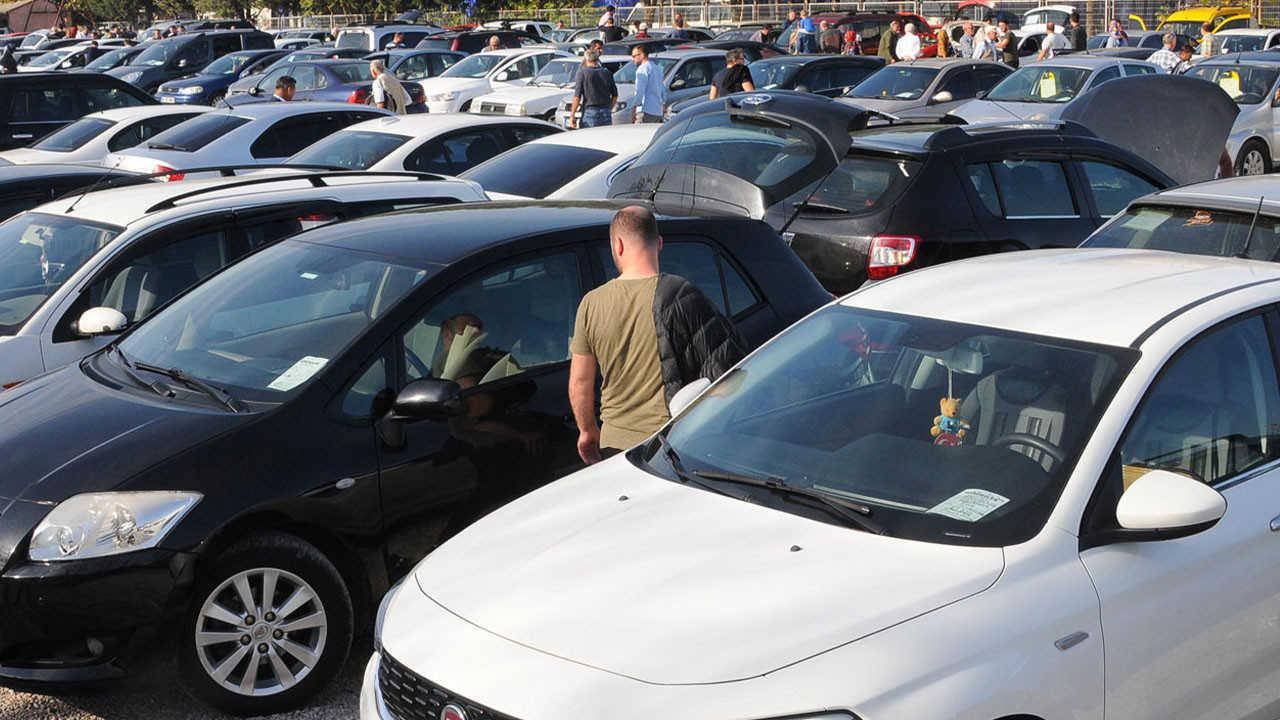 İkinci El Otomobil Piyasasında Canlanma Sinyalleri: Ortalama Fiyat 950 Bin TL'yi Aştı