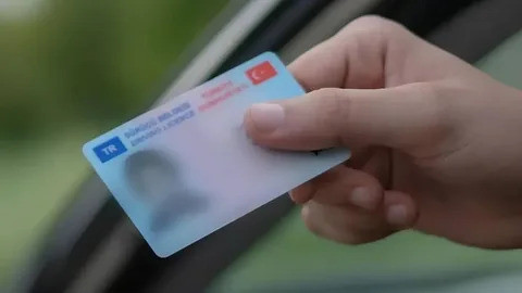 Ehliyet Yenilemeyenlerin Dikkatine: Yenilemeyenler İçin Ücret Artıyor! 