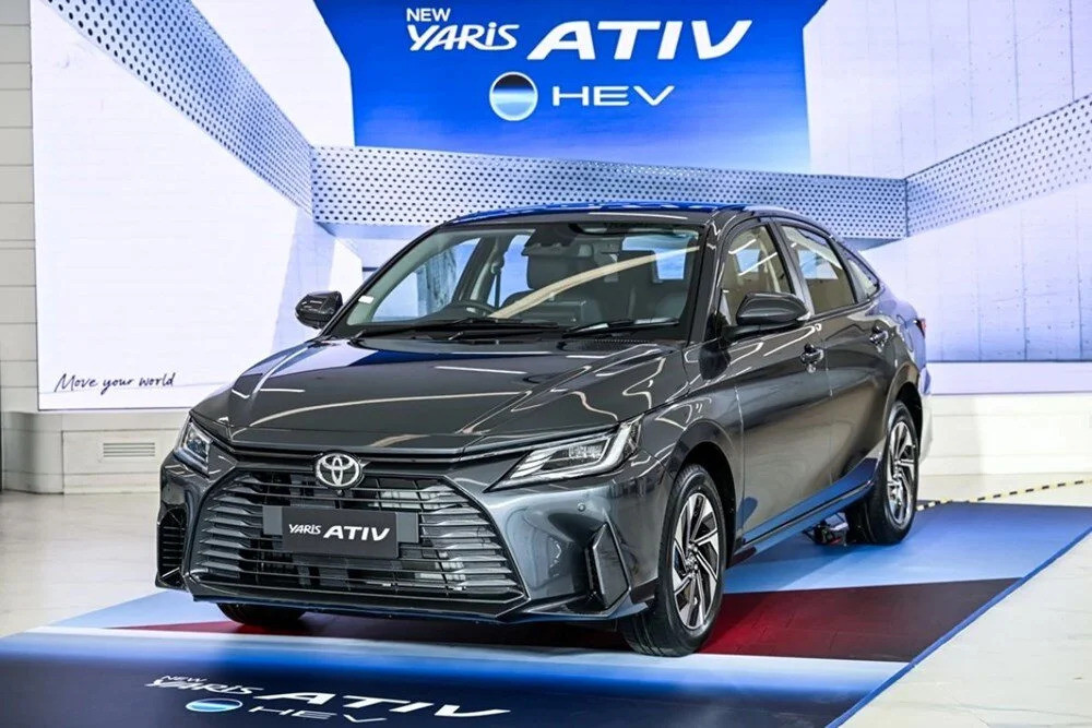 Toyota Yeni Yaris Ativ Hibrit Fiyatı ve Özellikleri Göz Doldurdu: Türkiye'ye Geliyor mu? 