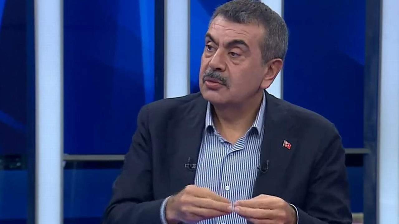 Bakan Tekin'den Okullara
