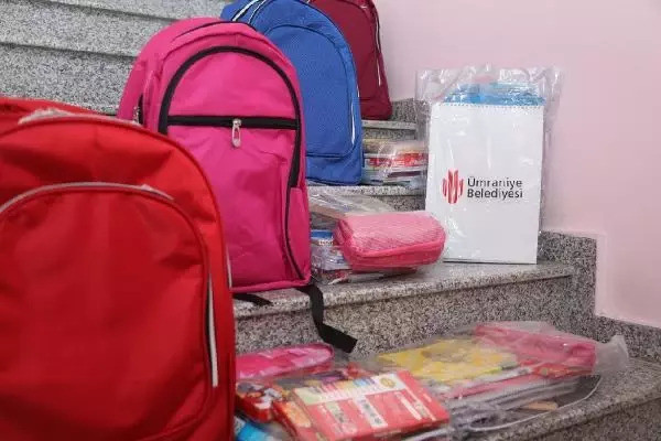 Ümraniye Belediyesi'nden Öğrencilere Kırtasiye Desteği! 5 Bin Aileye Yardım…