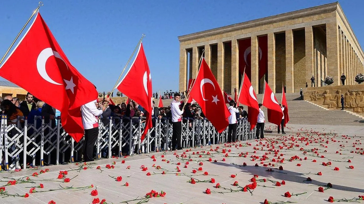28 Ekim Yarım Gün Mü, 29 Ekim Resmi Tatil Mi? İşte 29 Ekim Cumhuriyet Bayramı Tatil Tarihleri