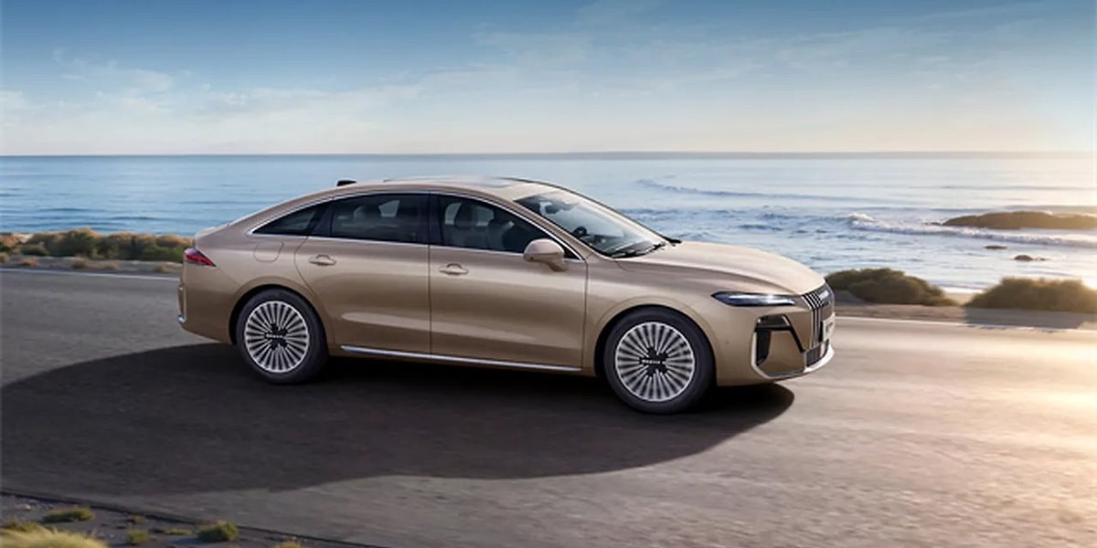 600 Bin TL’lik Hibrit Araç Roewe M7 DMH Geliyor