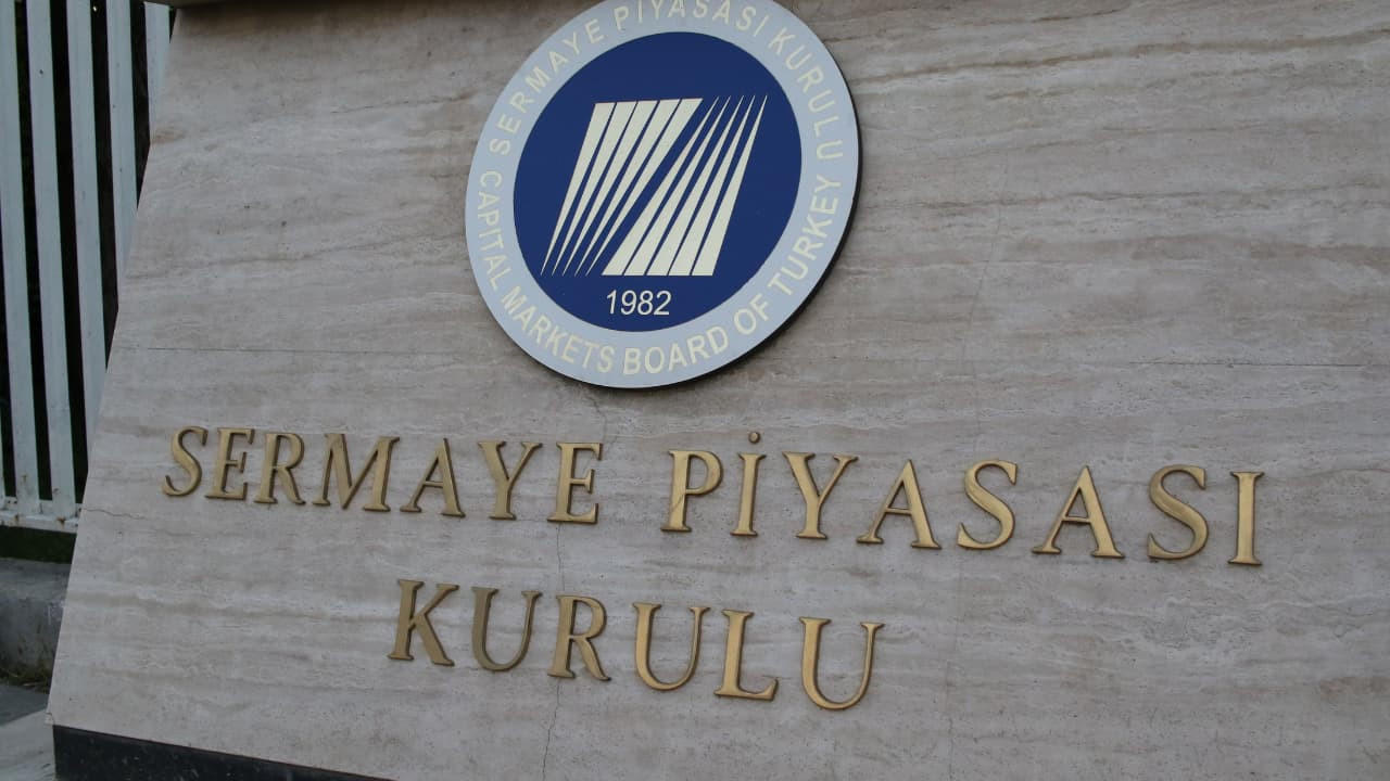 SPK, Kredili İşlemlerde Özkaynak Oranı Uygulamasını 30 Ekim'e Uzattı