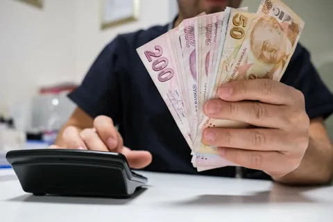 SGK’da Çifte Maaş Müjdesi! İsa Karakaş Kimlerin Birden Fazla Maaş Alabileceğini Açıkladı