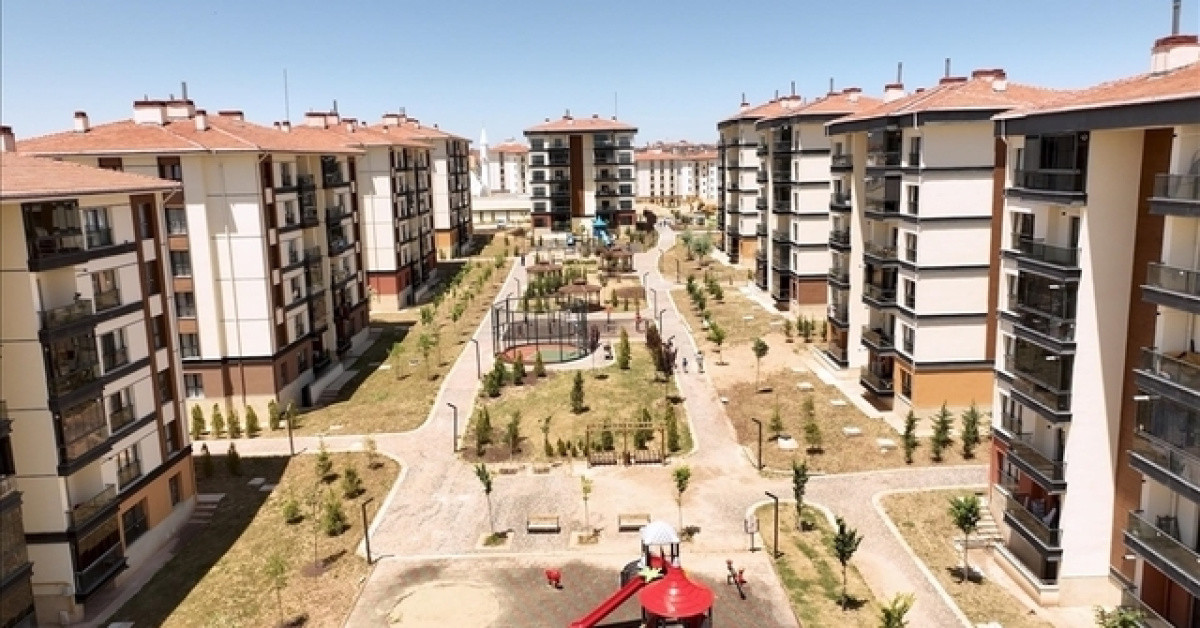 TOKİ 2-8 Mart Kura Takvimi Açıklandı! Ankara, İzmir ve Hatay Ne Zaman? İstanbul İçin Kritik Tarih...